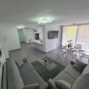 modern-3-bedroom-luxury-apartment-in-torremolinos.hotelsinnerja.org/